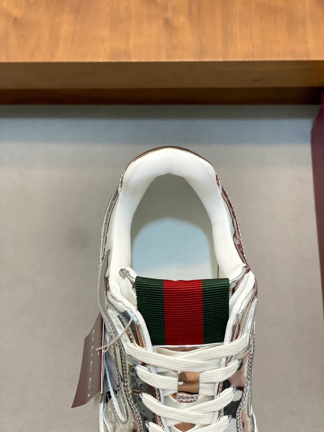 Men's Shoes 💰660 𝐆𝐮𝐜𝐜𝐢 𝐑𝐞-𝐖𝐞𝐛 As the first sneaker created by Sabato De Sarno for Gucci, the Re-Web series reinterprets the brand's classic stripes and sets off the modern silhouette design with bold and unique details. These shoes are crafted from white leather. This new sneaker is ingeniously decorated with many of the brand's classic details, and is equipped with a bright red and green webbing tongue, which will make people fall in love at first sight. White leather treated with a special process for softness and luster, with an embossed grainy texture. Script Gucci logo and interlocking G web label with Interlocking G and script Gucci logo. Rubber outsole with interlocking G detail eyelets. Web tongue. Size: 39-44 (customized for sizes 38 and 45)